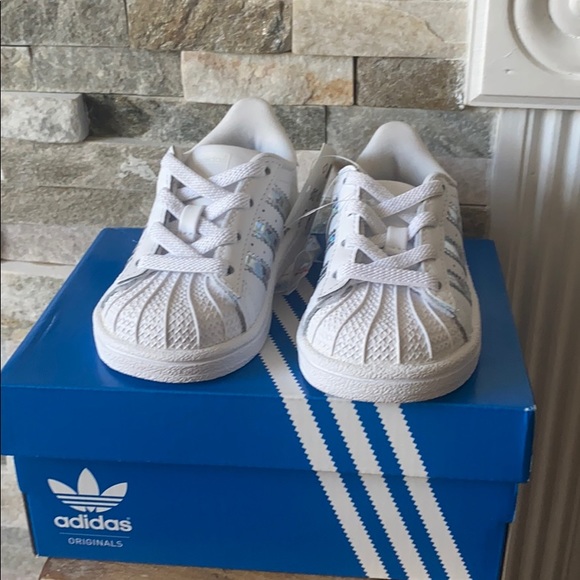 Adidas SUPERSTAR SHOES size 5K - Picture 5 of 9